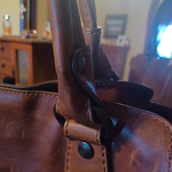 SOLD Frye cognac purse 👛 😍 SOLD - Picture 9 of 12